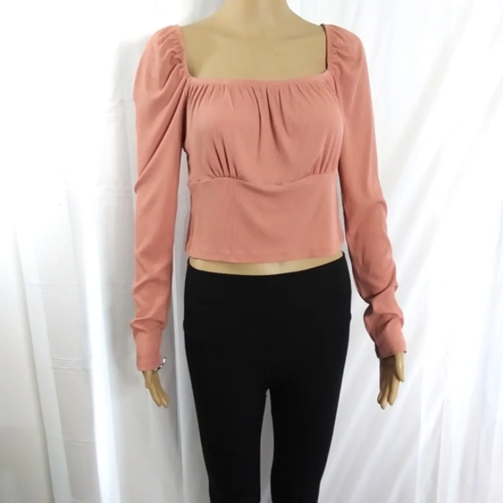 TOPSHOP Lightweight Ribbed Salmon Knit Square Neckline Long Sleeved Crop Top NWT